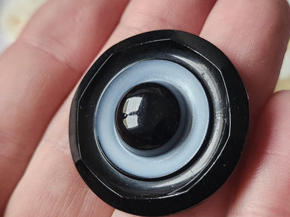 Superbe et gros bouton ancien en verre noir pied métal 3,4 cm G19O
