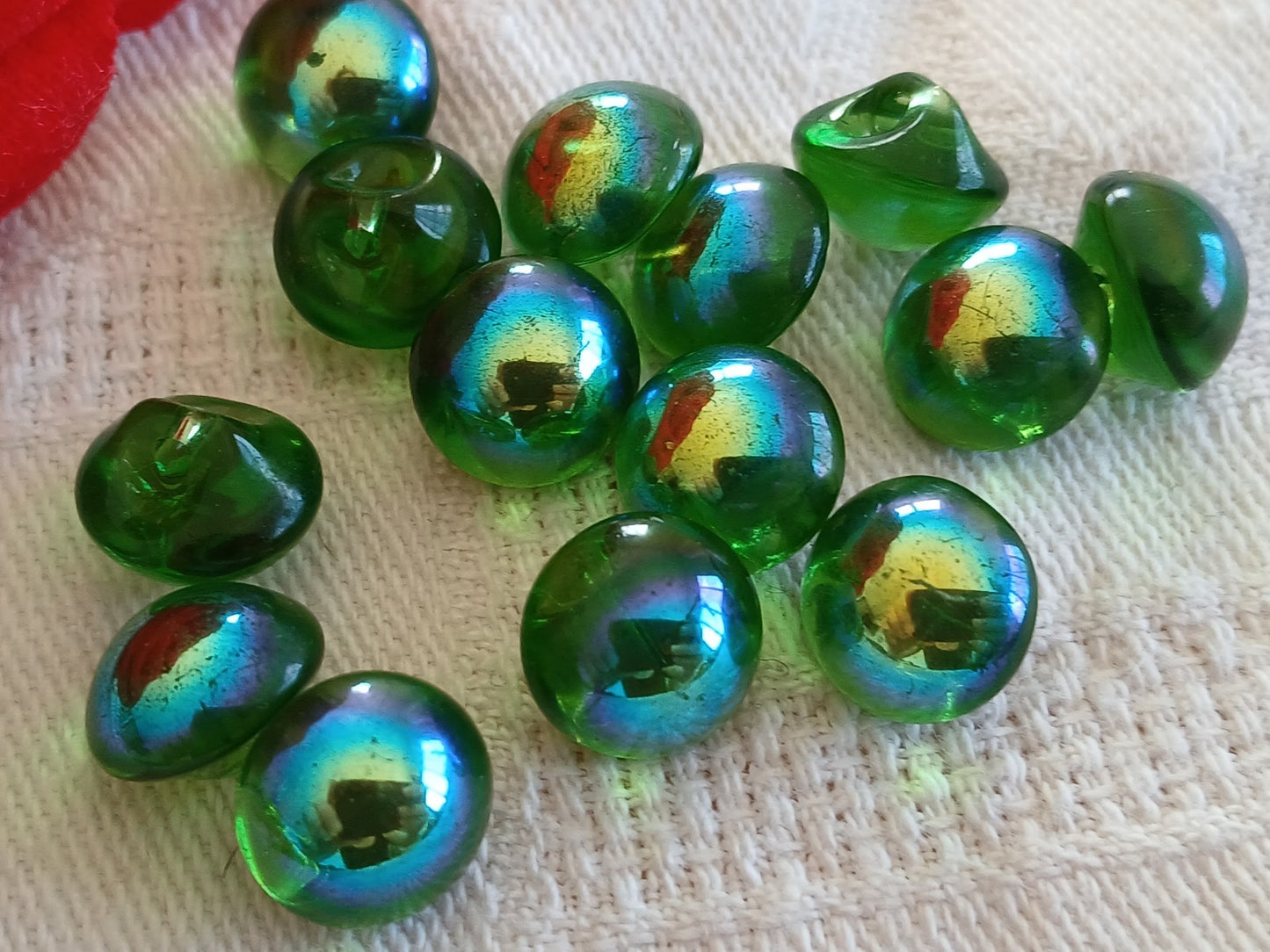 Lot 10 boutons vintage en verre irisé vert mini 0,9 cm ou 9 mm ref 6474