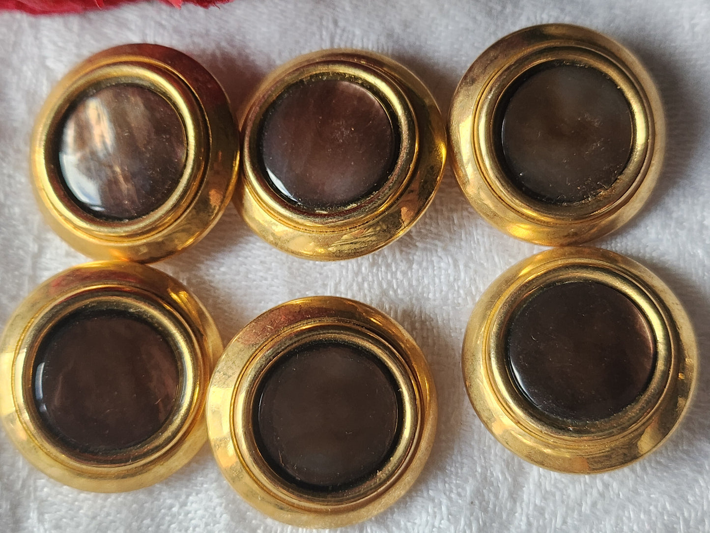 Lot 6 boutons ancien en nacre marron à pied métal doré 2,3 cm ref 1588