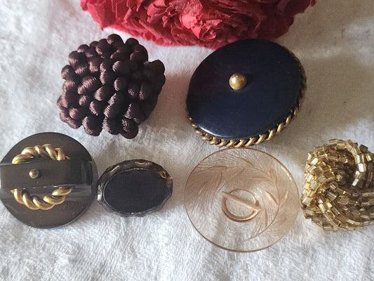 Collection lot 6 boutons anciens originaux diamètre au maximum: 3,6 cm ref 1742