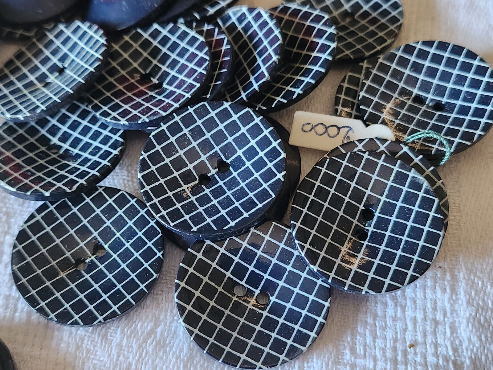 Lot 6 gros boutons vintage bleu quadrillé  2,7 cm à trous ref 3412