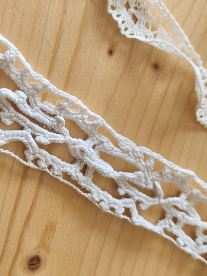 Lot 3 coupons de dentelle anciennes voir description T1-24