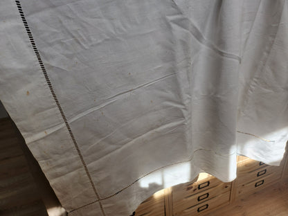 Ancien retour de drap blanc monogramme BB jour échelle découverte  B6