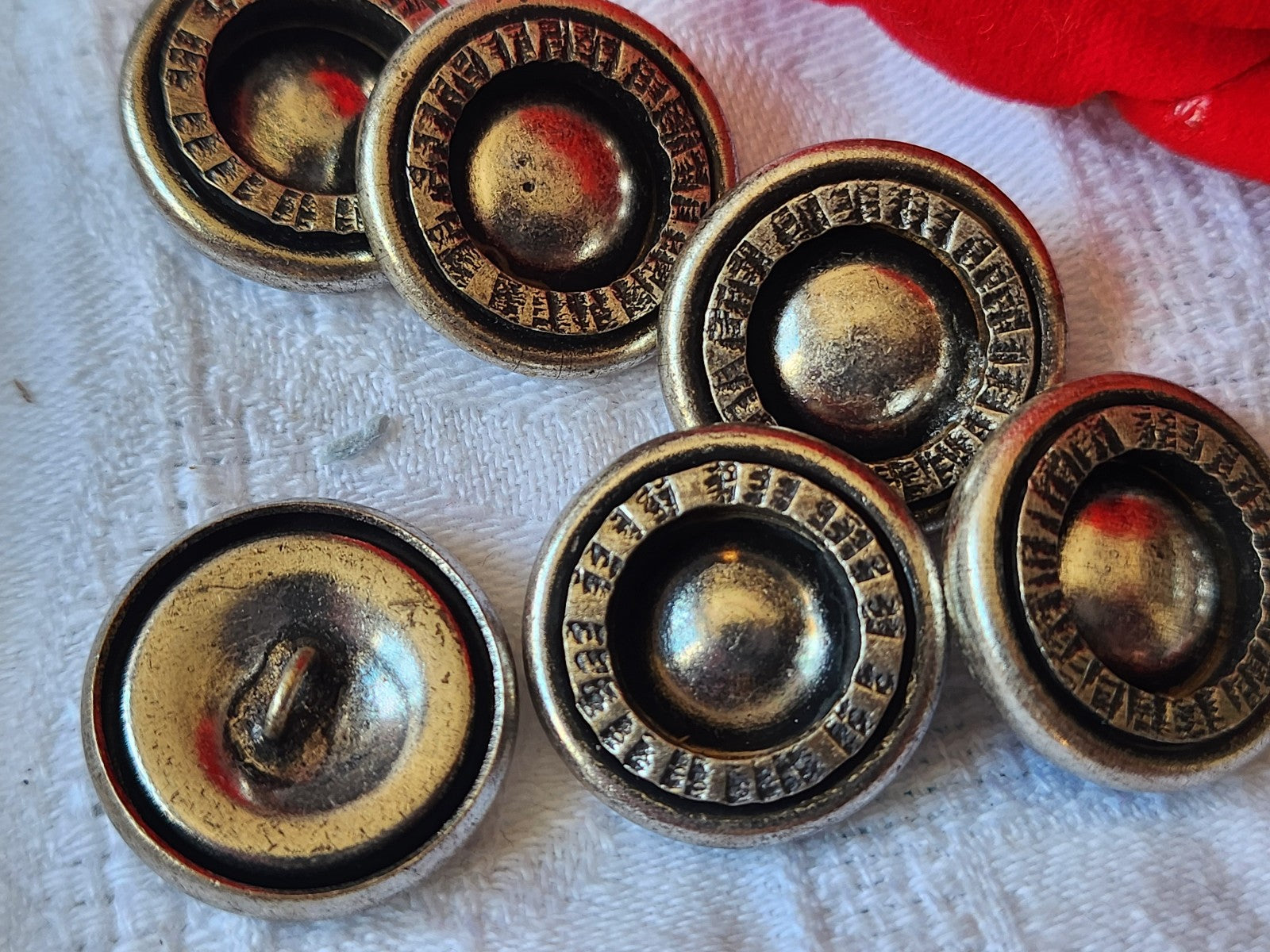 Lot 6 boutons vintage métal argenté  lourd  2,2 cm pied ref 5858