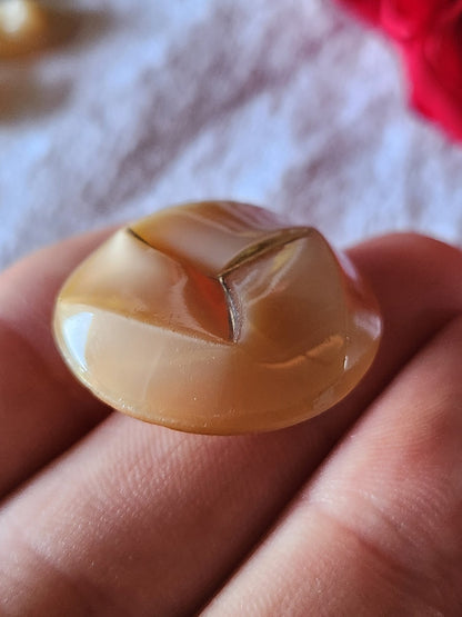 Gros bouton ancien en verre beige motif argenté pied 2,7 cm G18G