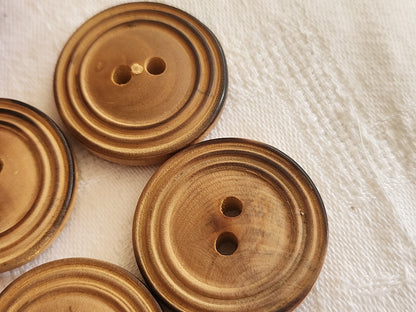 Lot 6 gros boutons anciens en bois brut 3 cm à trous  ref 856