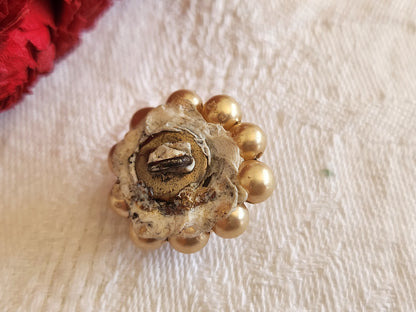 Collection  bouton ancien perlé  fait main 2,1 cm dome pied D17D