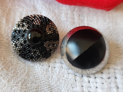 Duo  boutons anciens en verre noir argenté  1,8 cm D18C