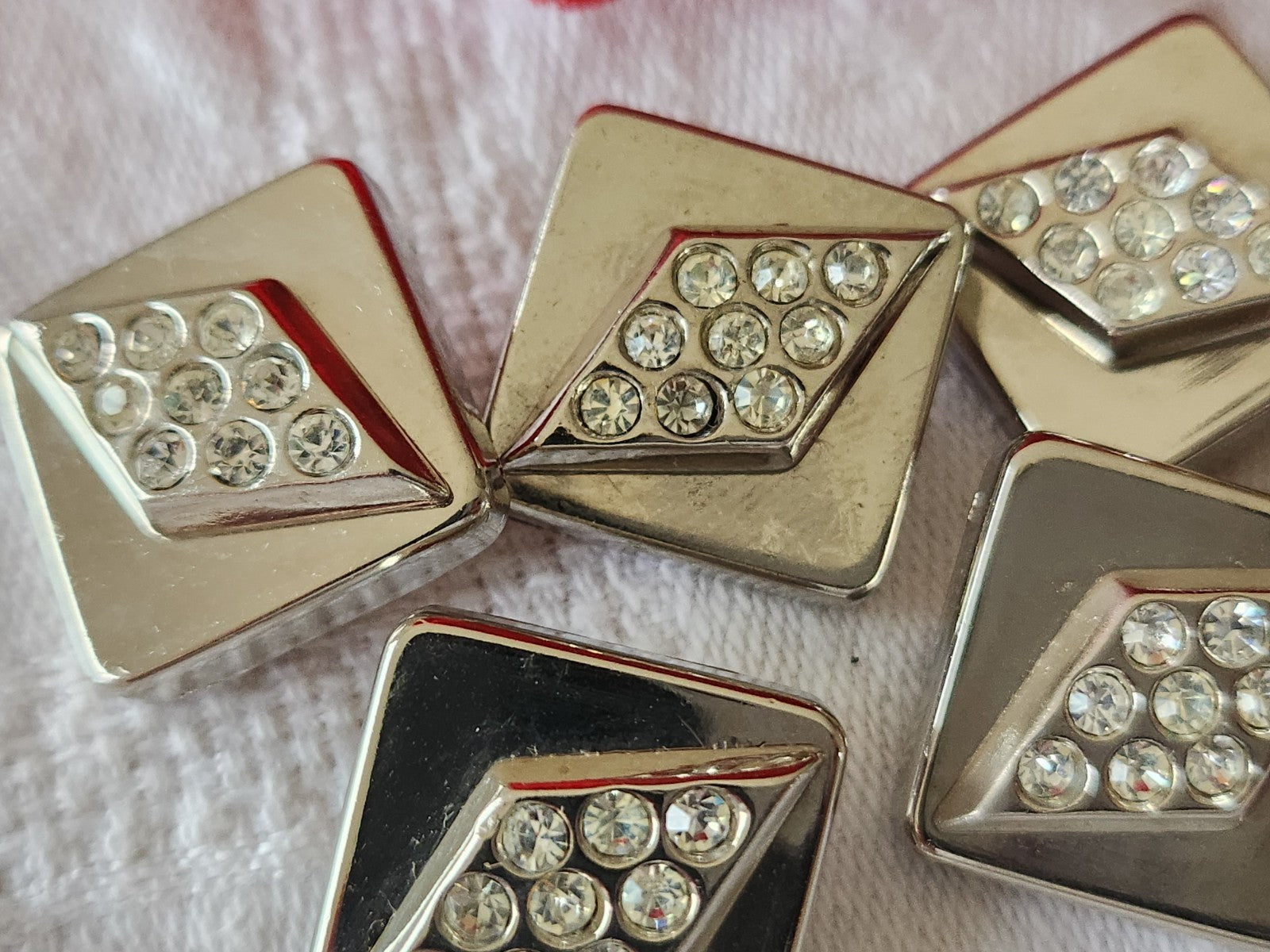 Lot 6 boutons  acrylique et strass en verre pied carré 1,6 cm  ref 6008