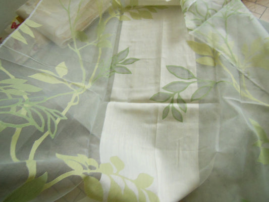 Coupon tissu moderne voilage  motif feuillage ton vert 1 m 06 sur 1 mètre B3