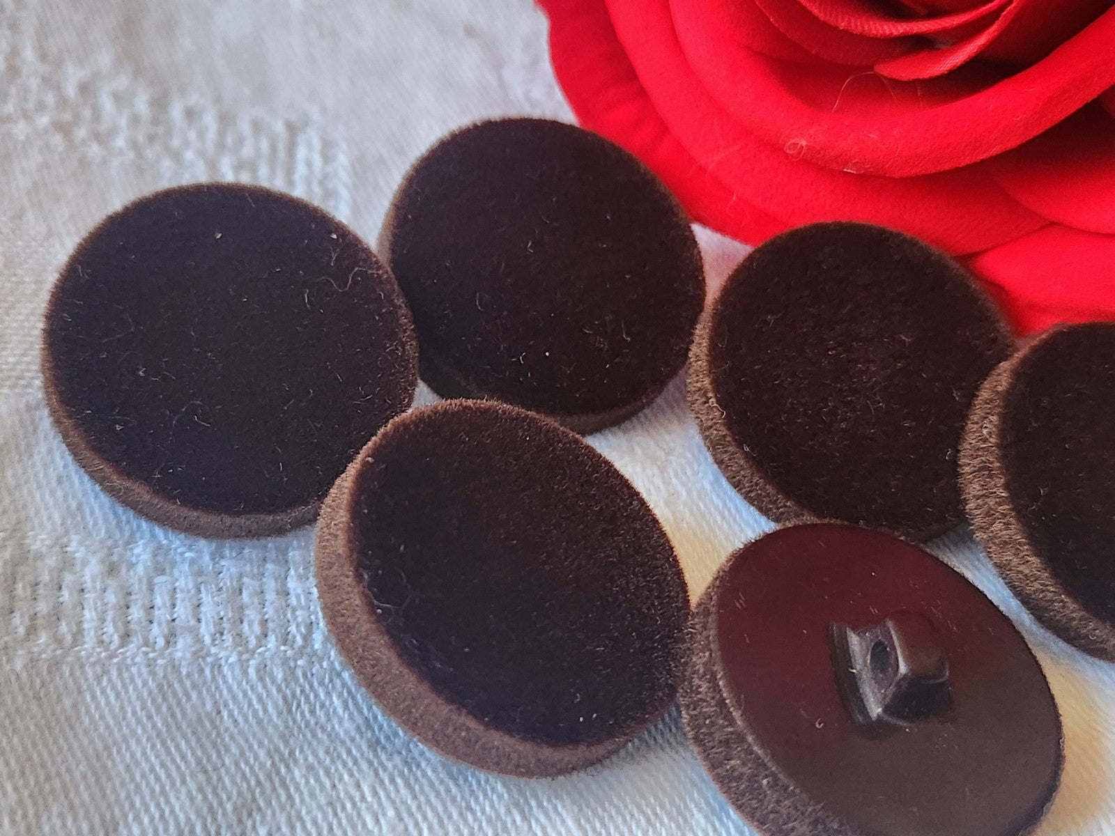 Lot 6  gros boutons vintage daim marron  épais parurier 2,8 cm ref 494