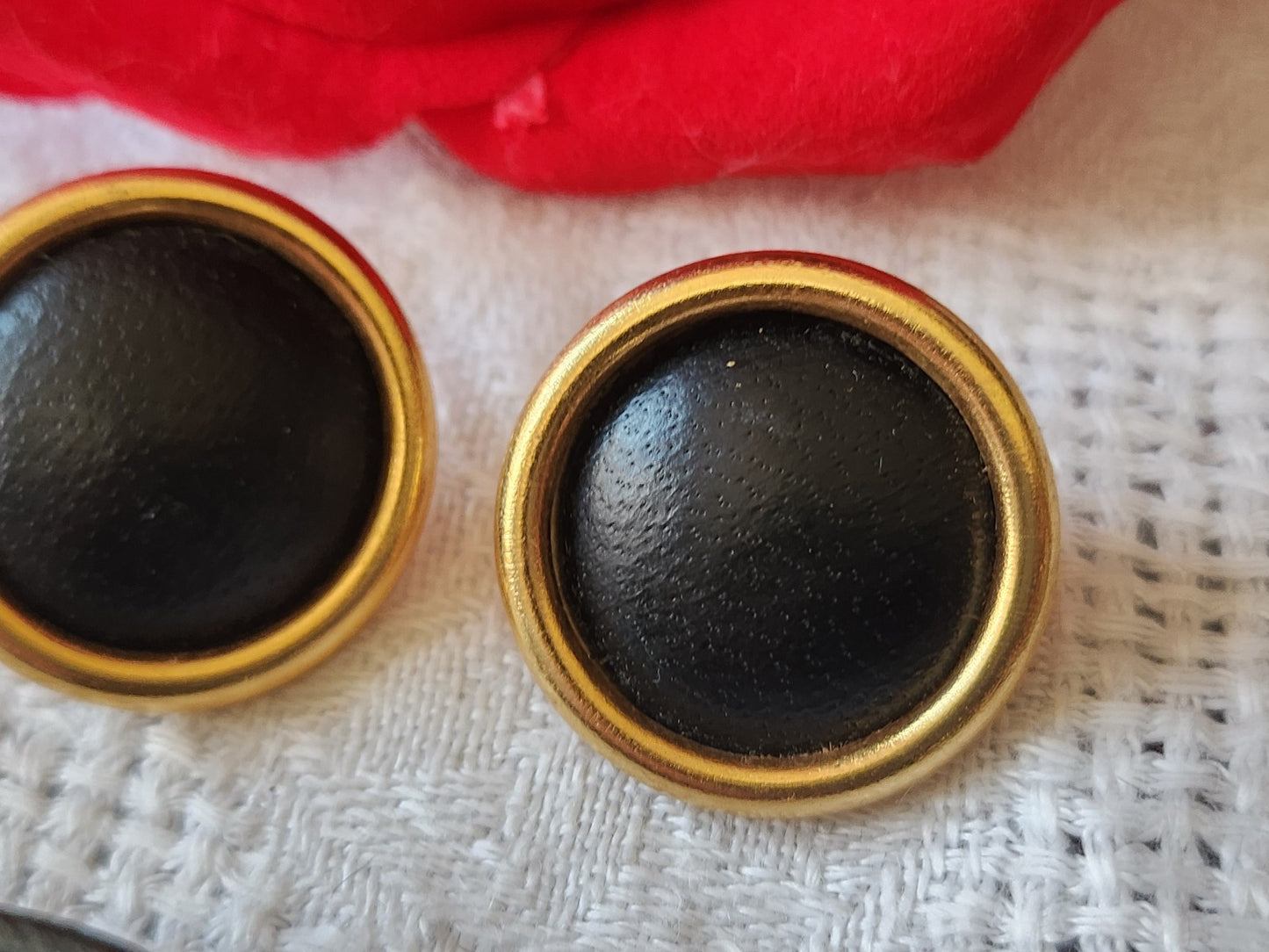 Duo boutons vintage cuir et métal doré 2,2 cm D18D