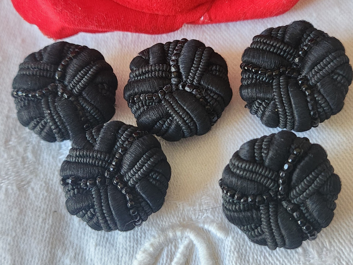 Lot 5 boutons anciens passementerie noir pied perlé  2,4 cm ref 2815