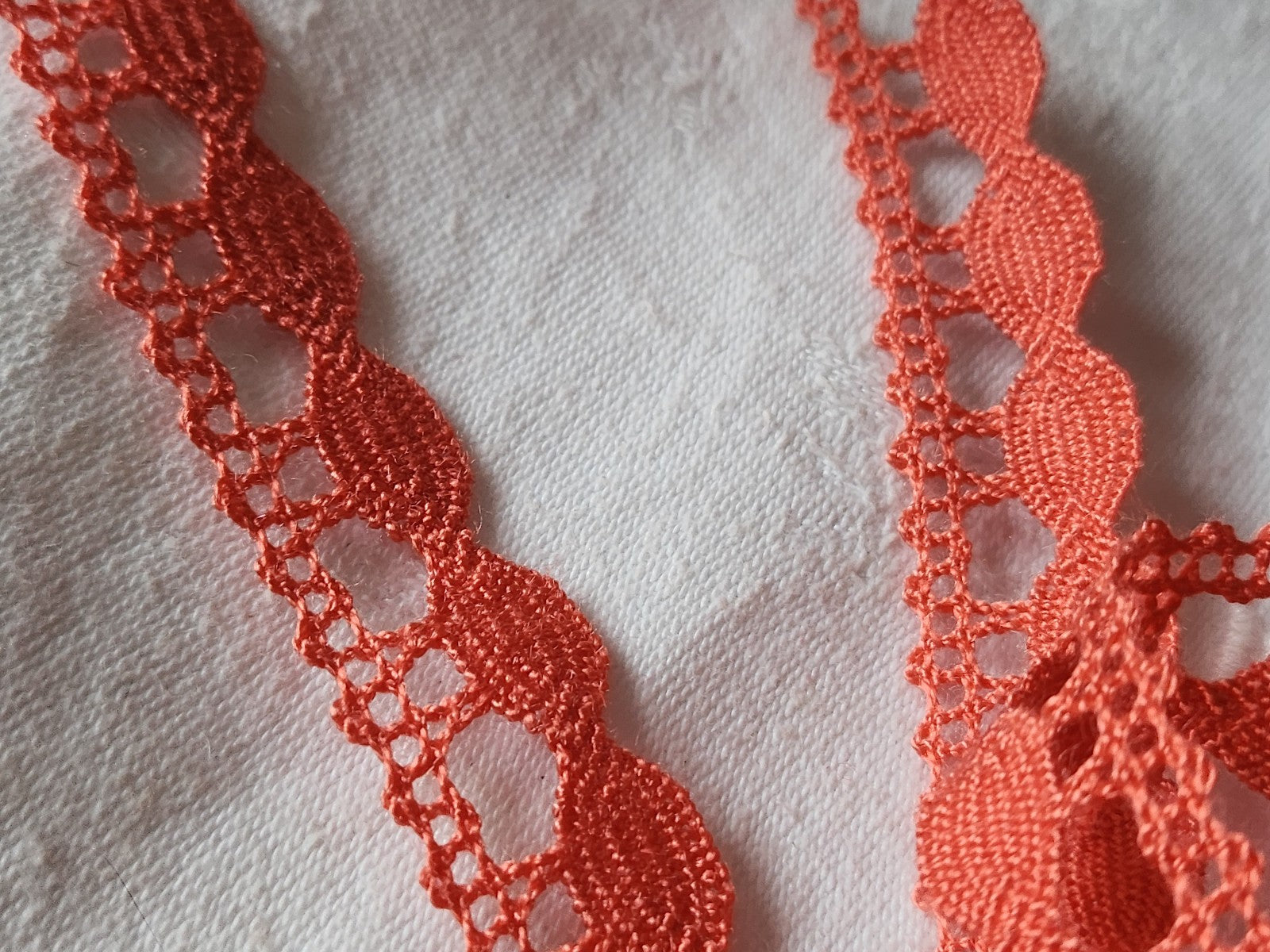 Dentelle vintage terracotta  coton 3 métres sur 1,7 cm A6