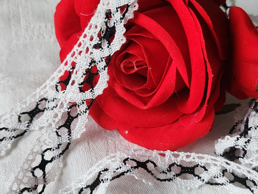 Dentelle vintage bicolore noir  blanc  coton 3 métres sur 1,5 cm A6