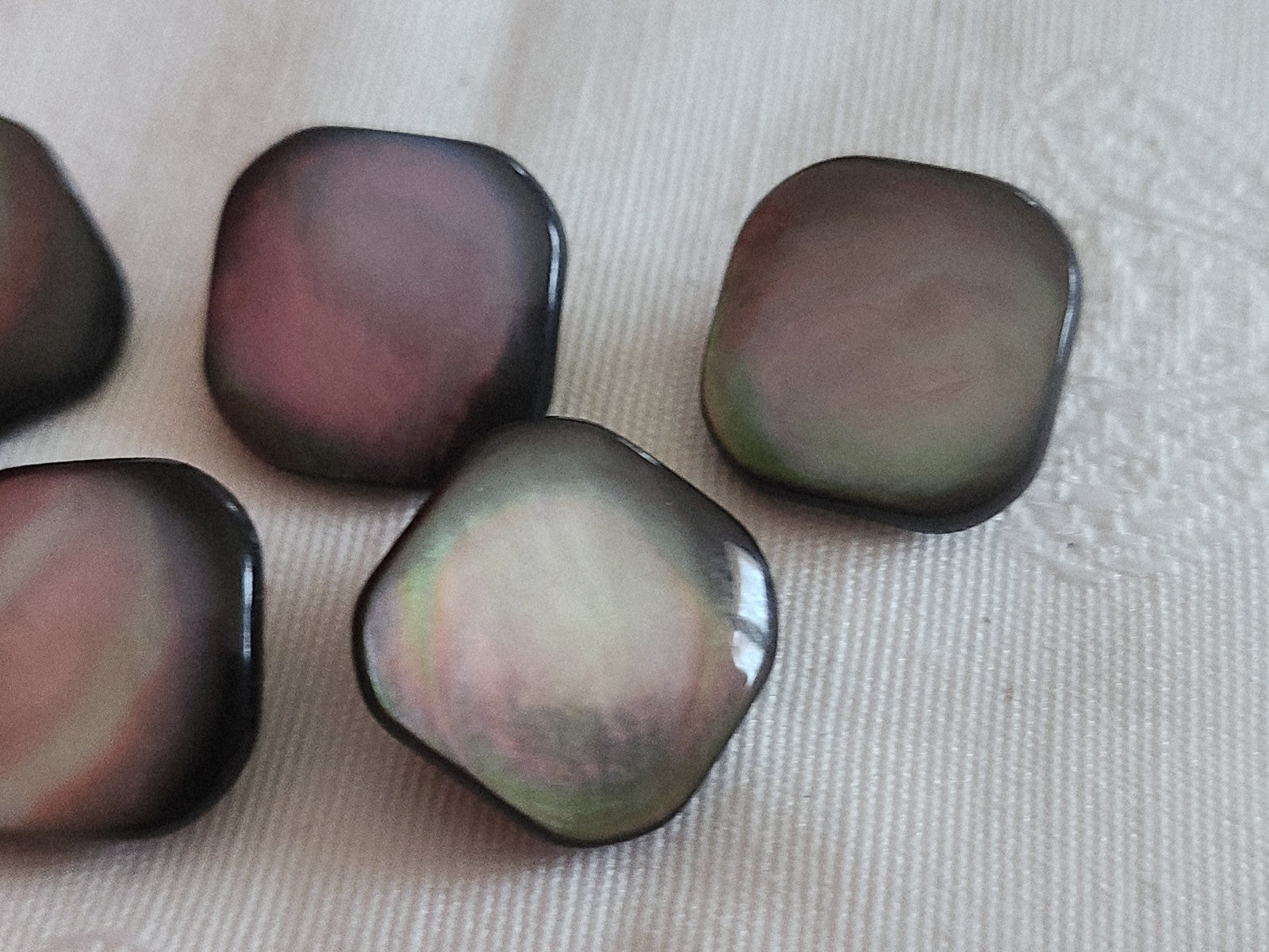 Lot 6 boutons vintage  en nacre gris  carré pied 1,5 cm ref 6234