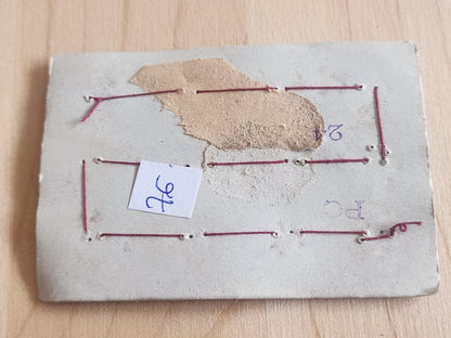 Rare petite plaque boutons anciens en nacre  1,3 /1,4 cm  lot de 12 n°76