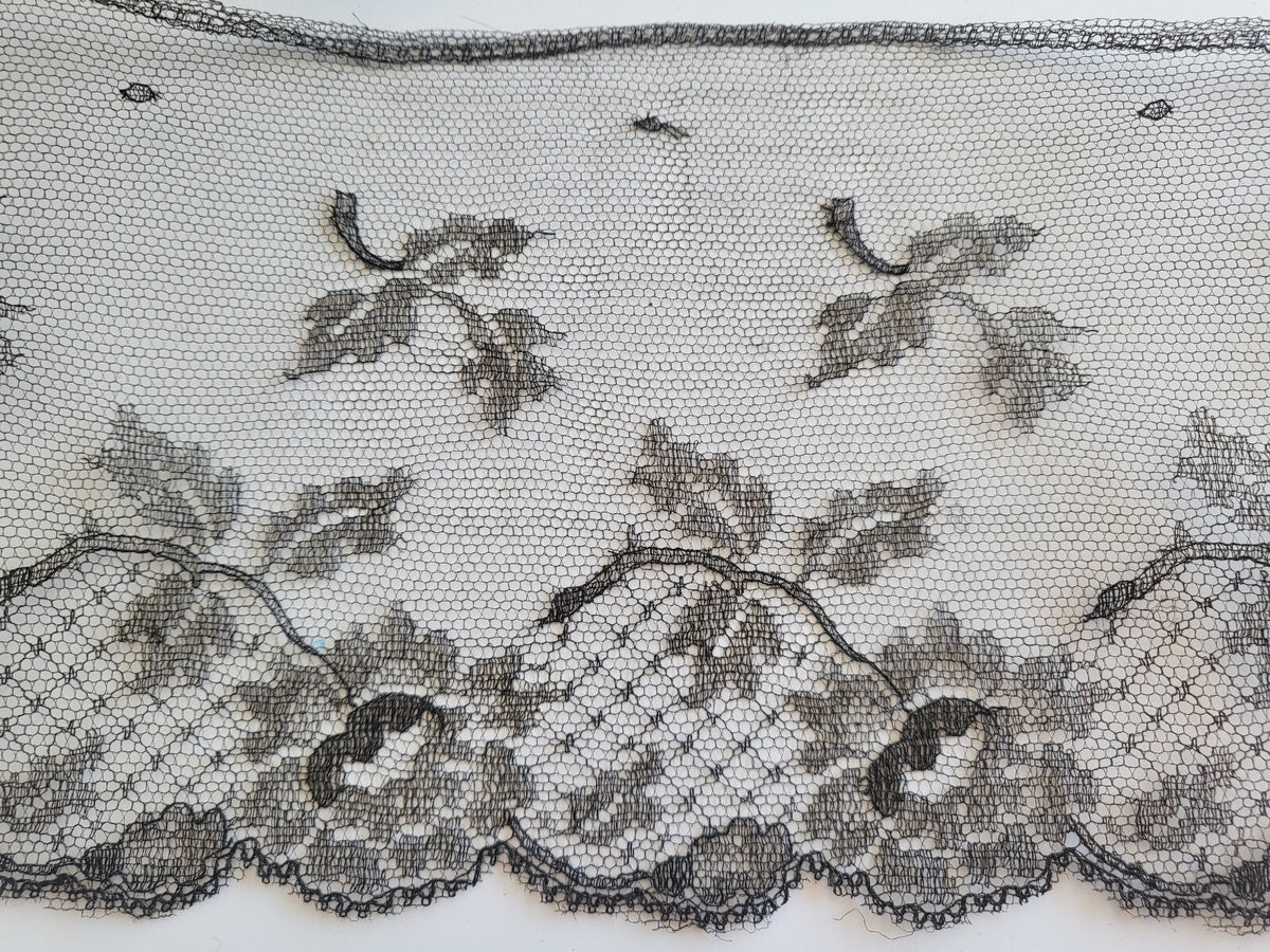 Dentelle large ancienne marron grand metrage 6 mètres 80 sur  15 cm n°7 B2