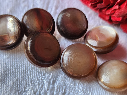 Panaché lot 7 boutons anciens en nacre marron à pied 1,4 cm ref 5856