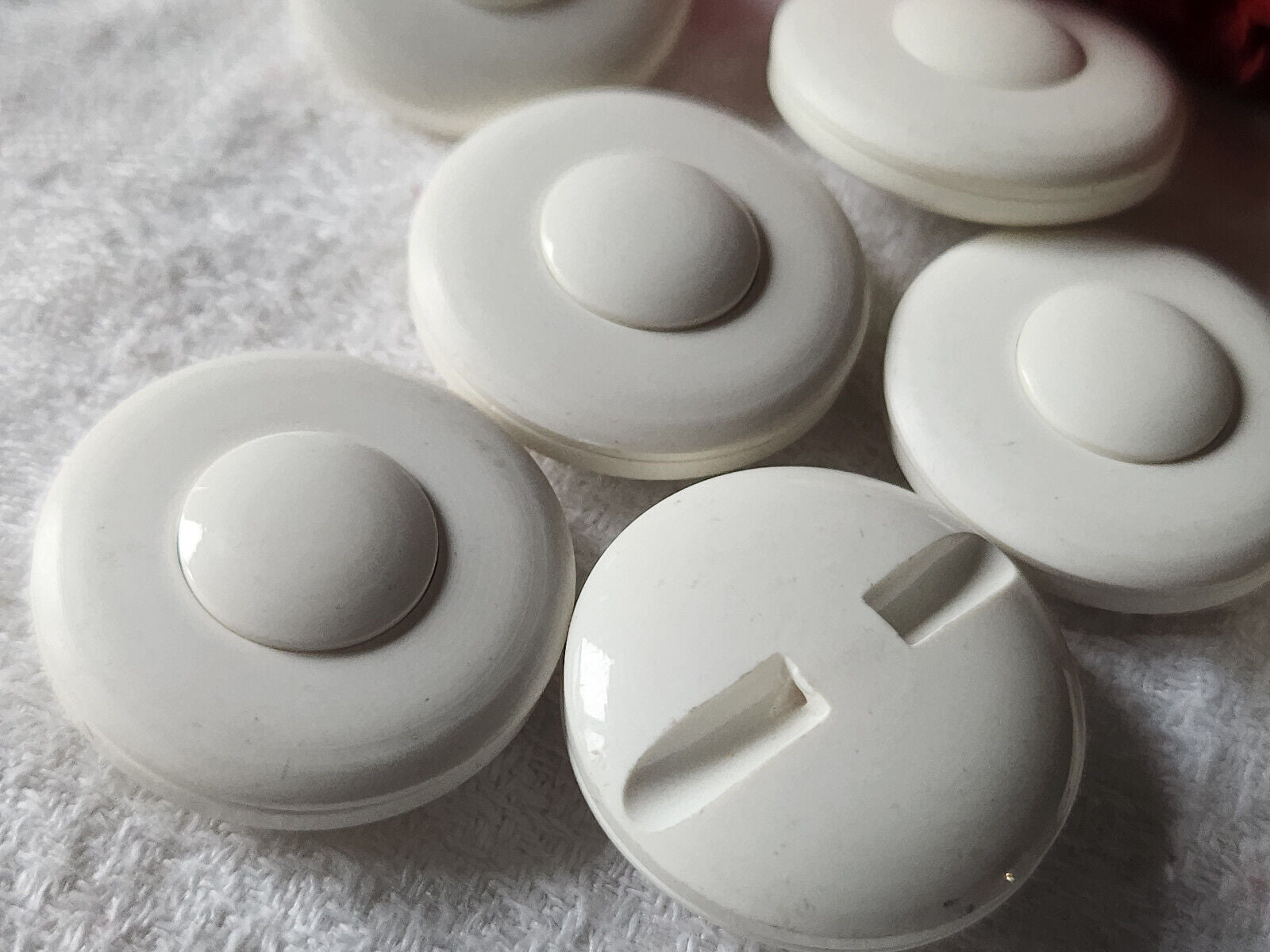 Lot 6 gros boutons vintage creme travaill pied   2,6 cm ref 658