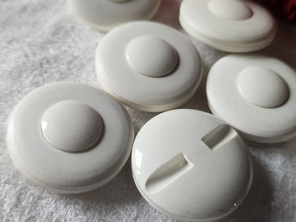 Lot 6 gros boutons vintage creme travaill pied   2,6 cm ref 658