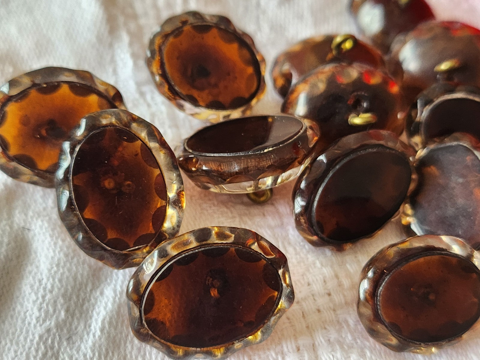 Lot 6 boutons anciens effet strass marron 1,6 sur 2 cm pied métal ref 5995