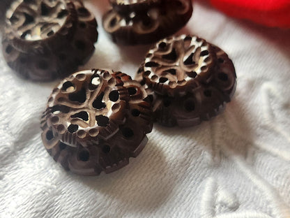Lot 6 boutons anciens marron sculpté ajouré pied métal 2,2 cm ref 5463