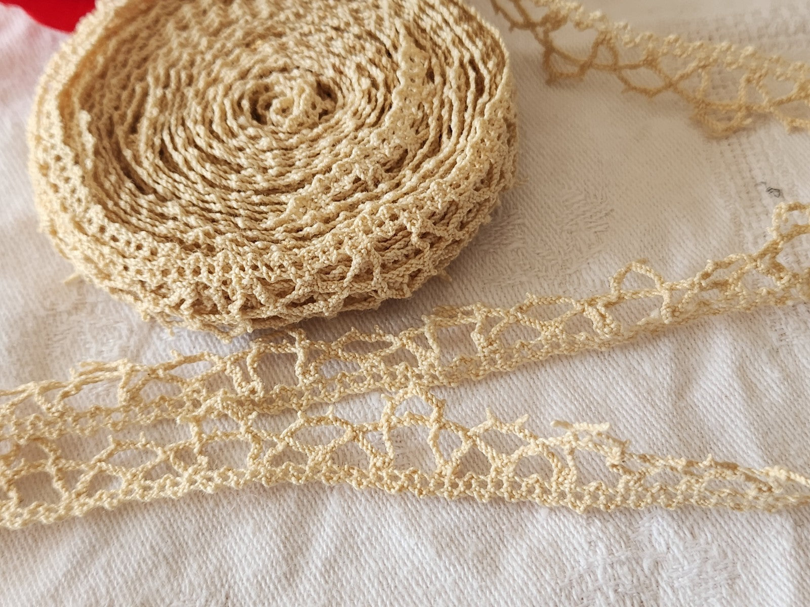 Dentelle ancienne écrue bi grande longueur 4 mètres 20 sur 1,6  cm T2-10