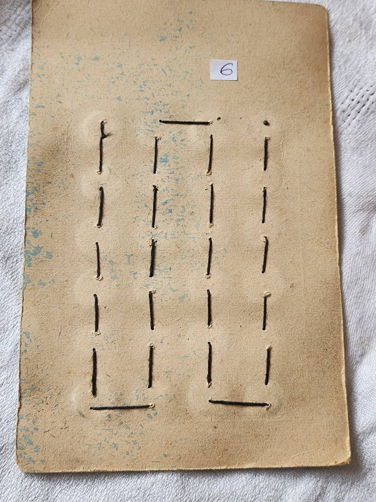 Plaque 24 boutons anciens en nacre gris 1,2 cm année 20/30 N°6