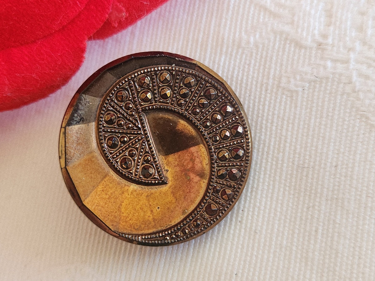 Ancien bouton en verre facette marron métallisé 2,2 cm ou 22 mm G4G