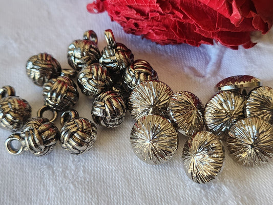 Lot 18 boutons vintage acrylique  argenté 2 series 0,9 et 1,2 cm ref