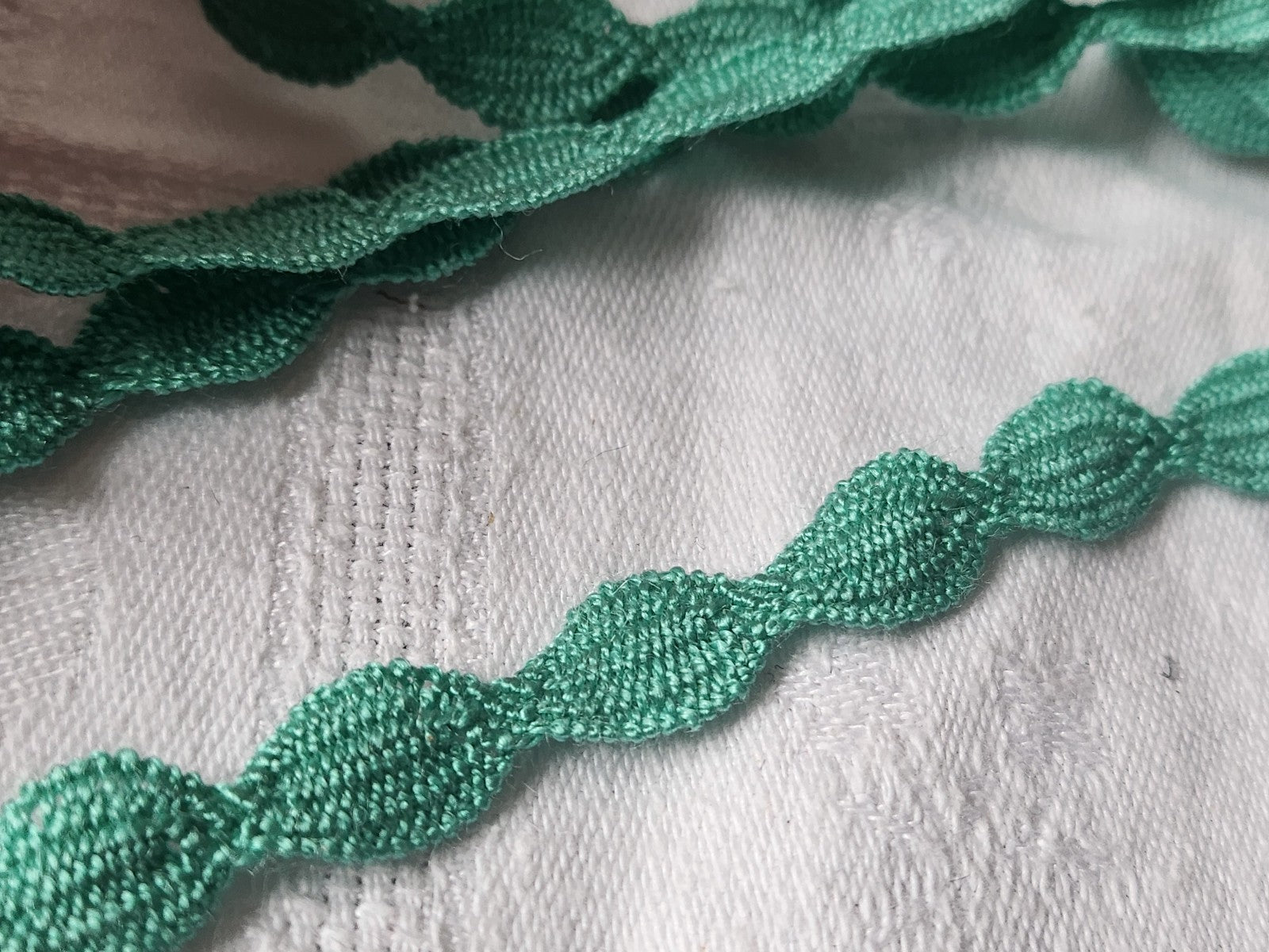 Dentelle galon vintage vert coton 3 métres sur 1 cm A1
