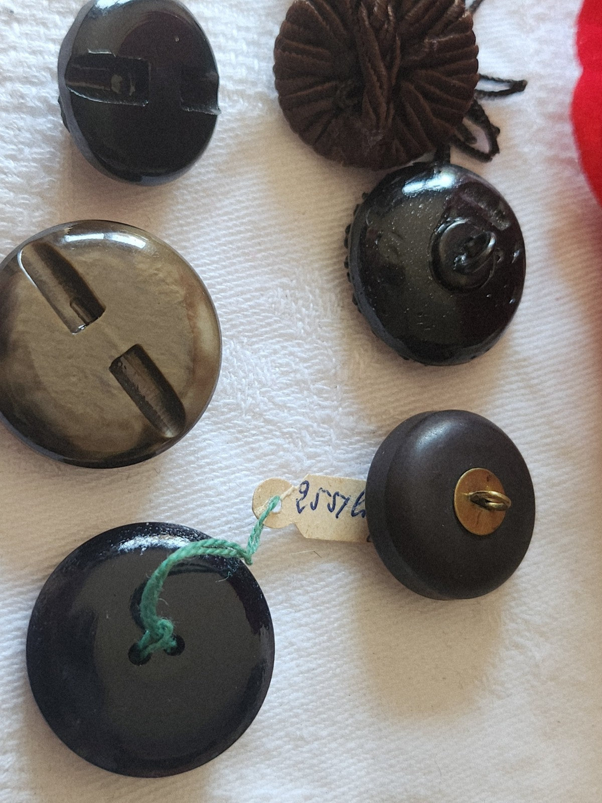 Lot 6 boutons anciens/vintage en passementerie 1,9  à 2,4 cm panaché  ref 6056
