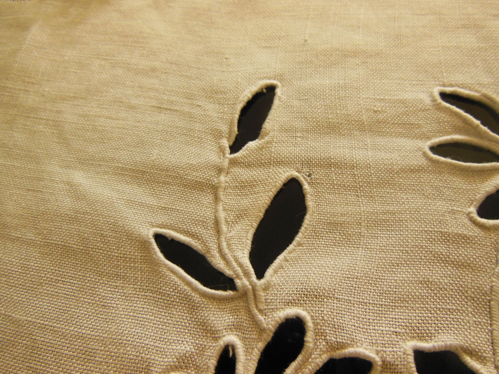 Broderie ancienne grosse main ajourée dentelle pour recup incrustation  B7
