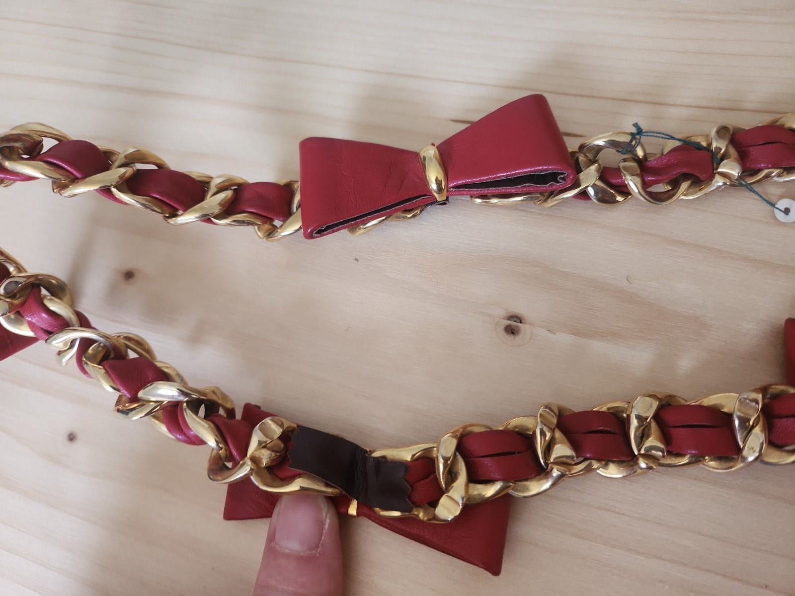 Ceinture ancienne vintage cuir rouge noeud métal doré  superbe