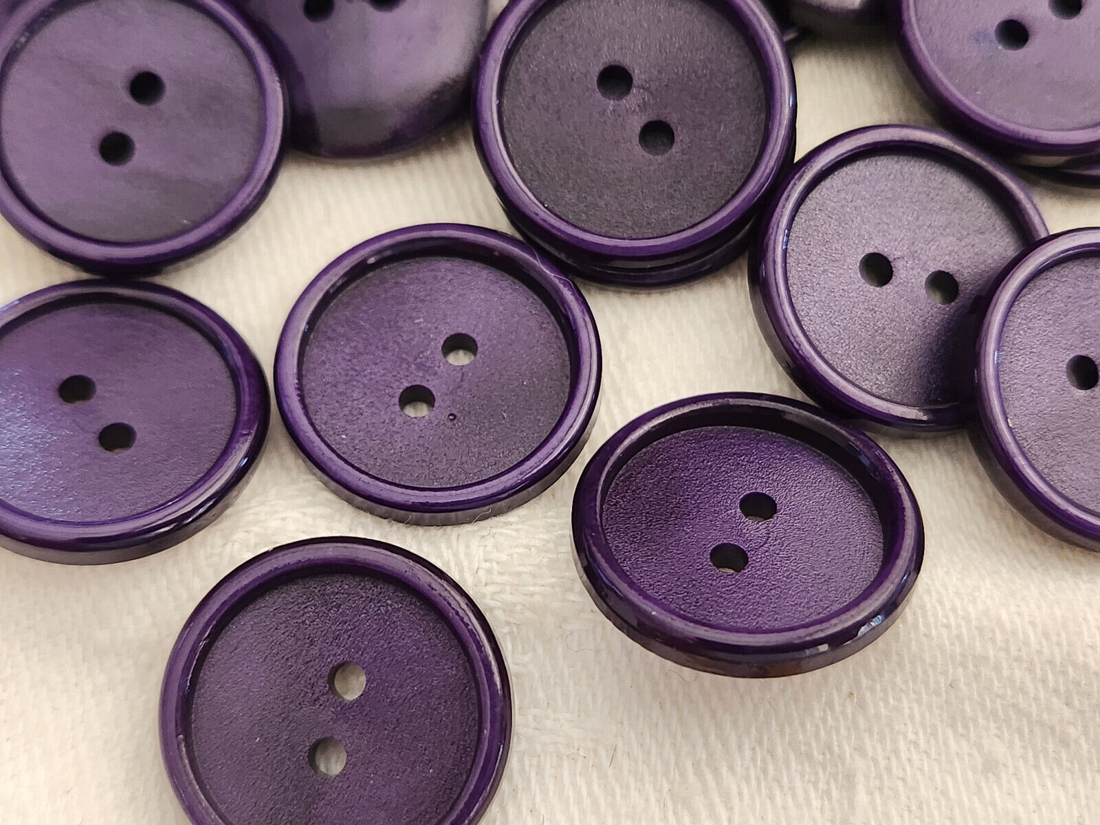 Lot 19 boutons vintage violet à trous 1,7 cm  ref 175