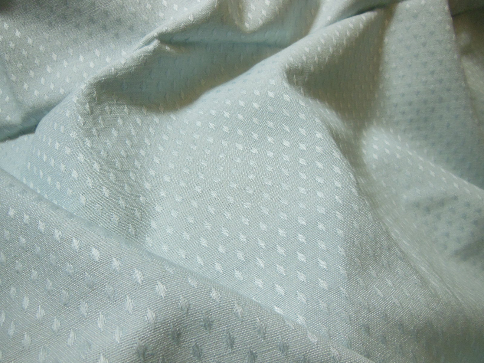 Coupon tissu ancien ameublement bleu tendre 2 mètres 20 sur 2 mètre 90 B1