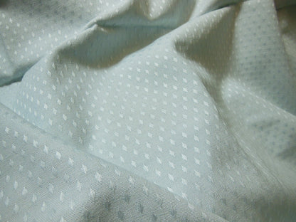Coupon tissu ancien ameublement bleu tendre 2 mètres 20 sur 2 mètre 90 B1