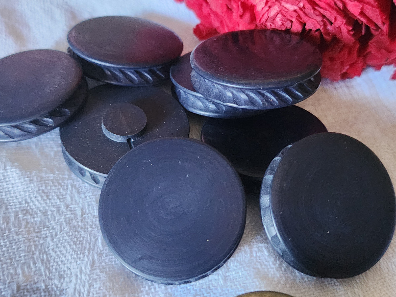Lot 6 gros boutons vintage bleu foncé  pied tranche travaillé 2,8 cm ref 5846
