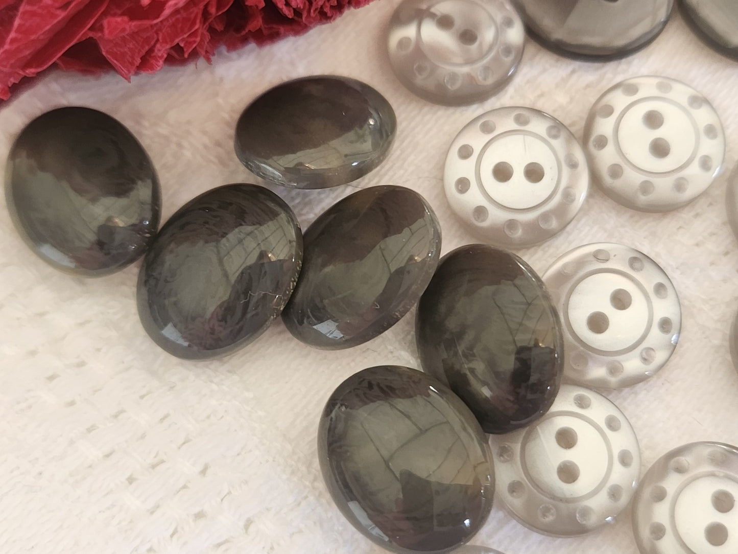 Lot 24 boutons vintage gris  3 series 1 cm  à 1,3 cm ref 5896