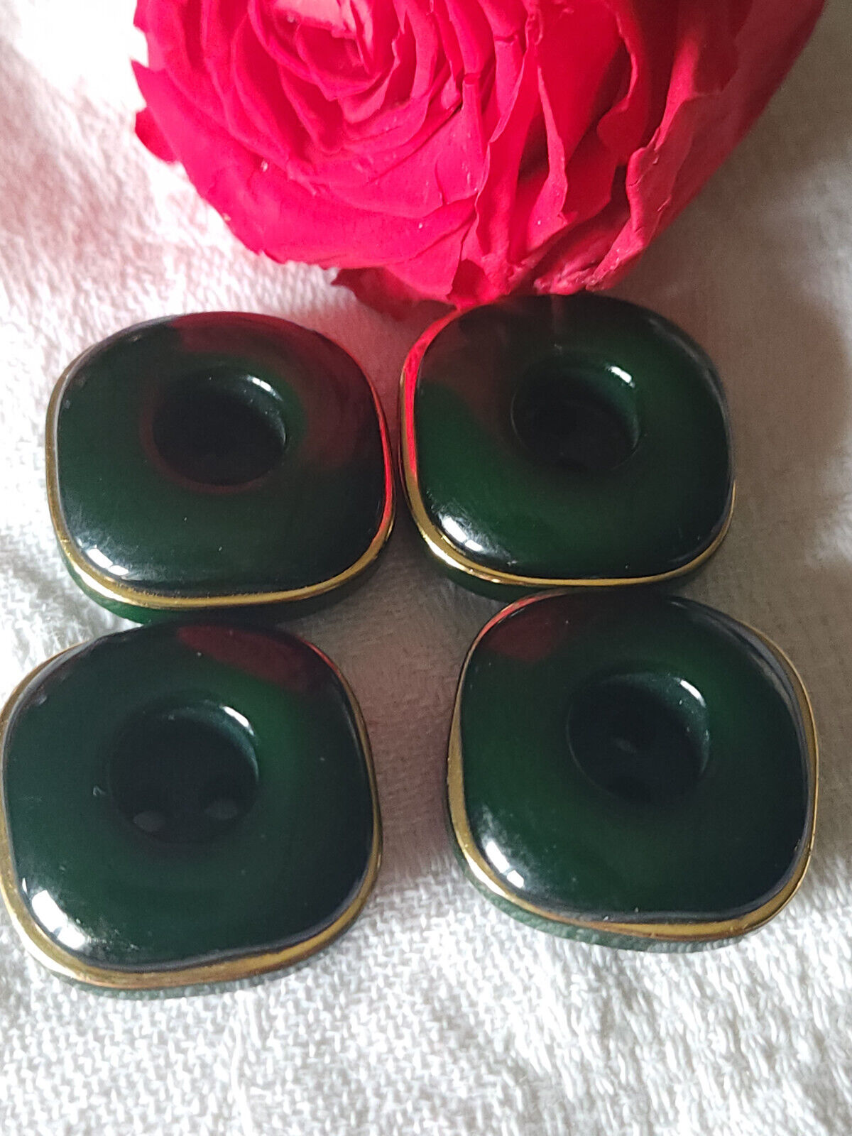 Lot 4 épais boutons vintage vert doré à trous 2,4 cm ref 1399