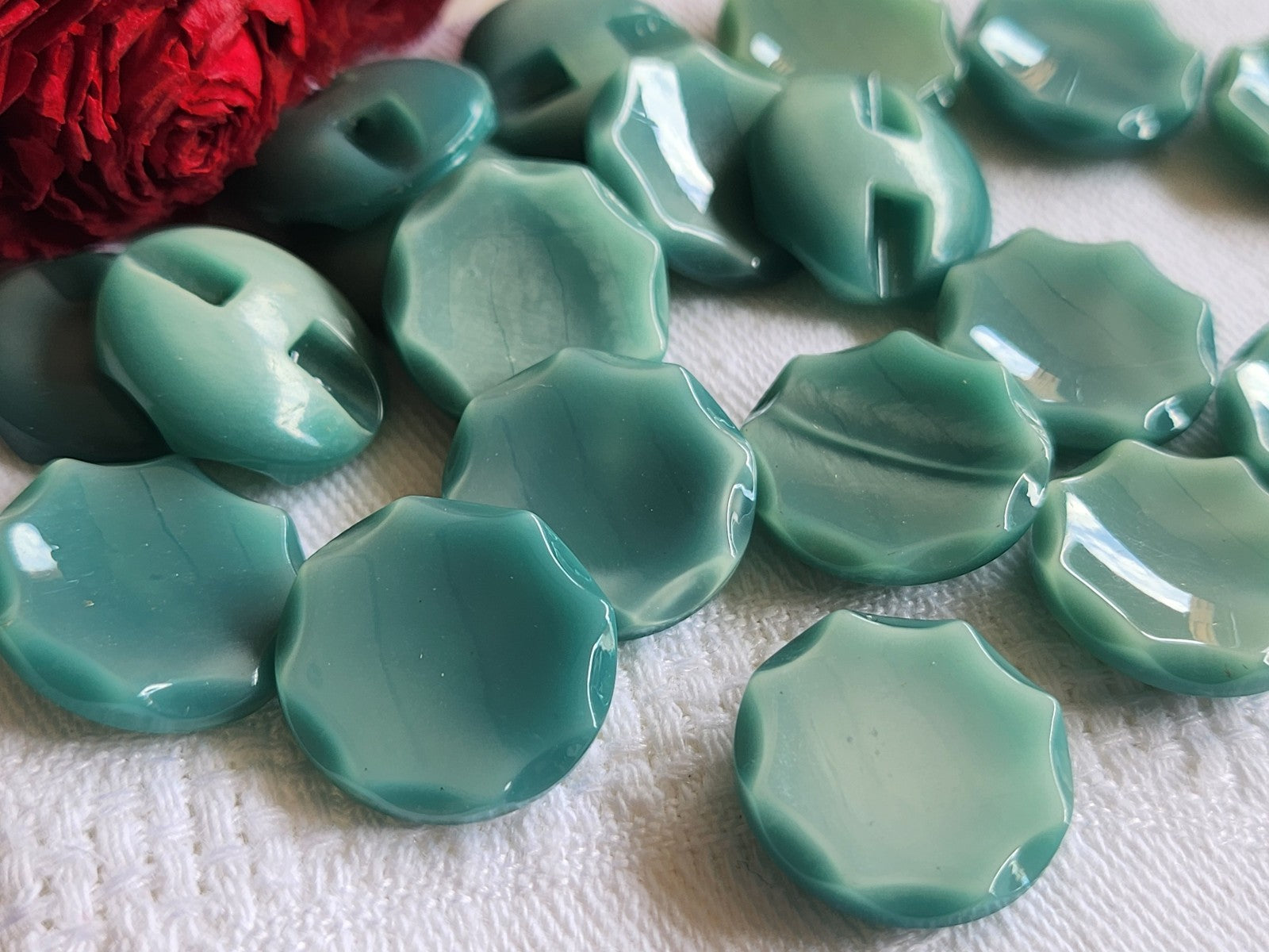 Lot 9 boutons vintage bleu travaillé pied plat 1,7 cm  ref 1412