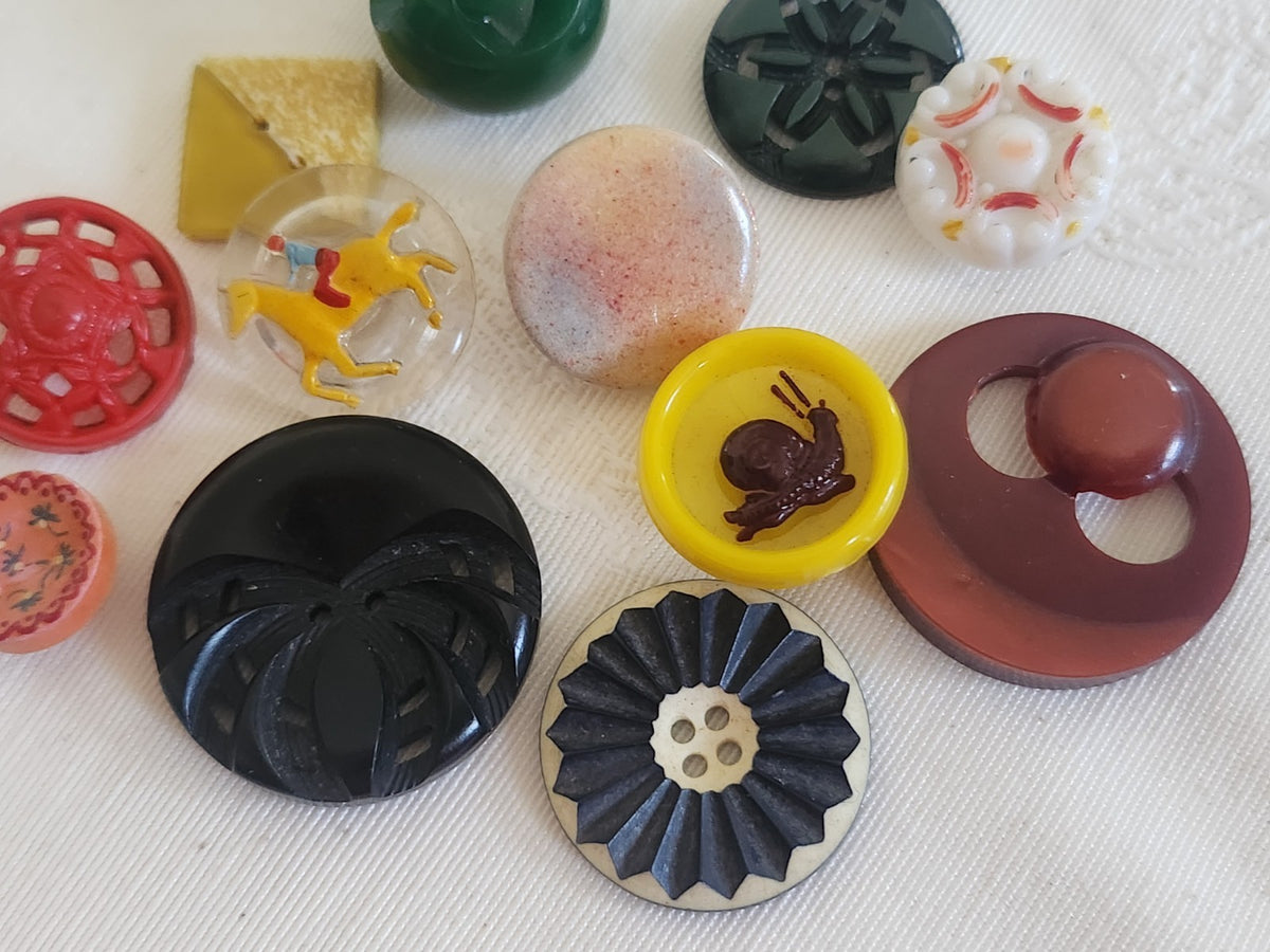 Lot 12 bouton anciens collection assortiment 1,2 à 2,6 cm ref 6180