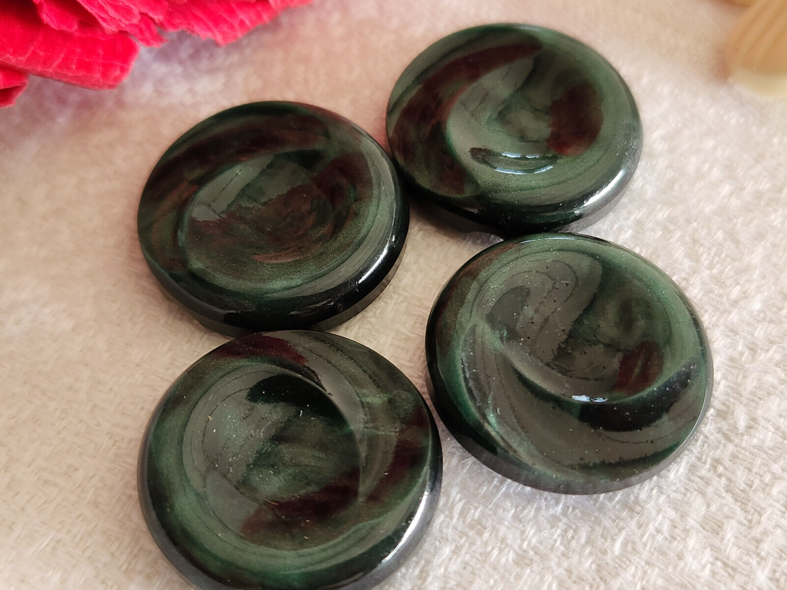 Lot 4 boutons  vintage vert vague à pied plat 2,1 cm ref 2656