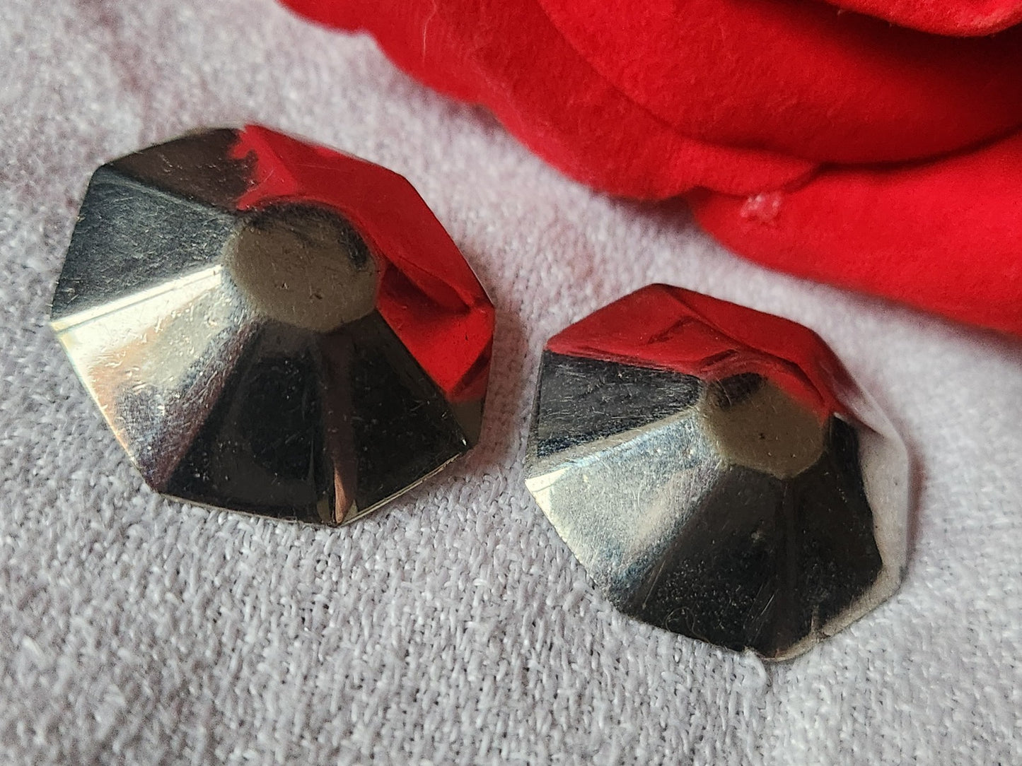 Duo boutons anciens en métal facette chapeau 2,5 cm D17J