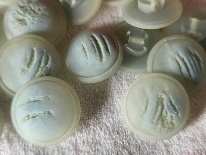 Lot 15 boutons vintage bleu coeur texturé 1,7 cm ref 5415