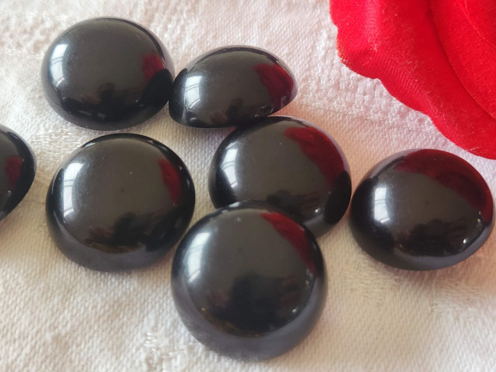 Lot 6 boutons vintage marron quasi noir pied bombé 2,2 cm ref 3955