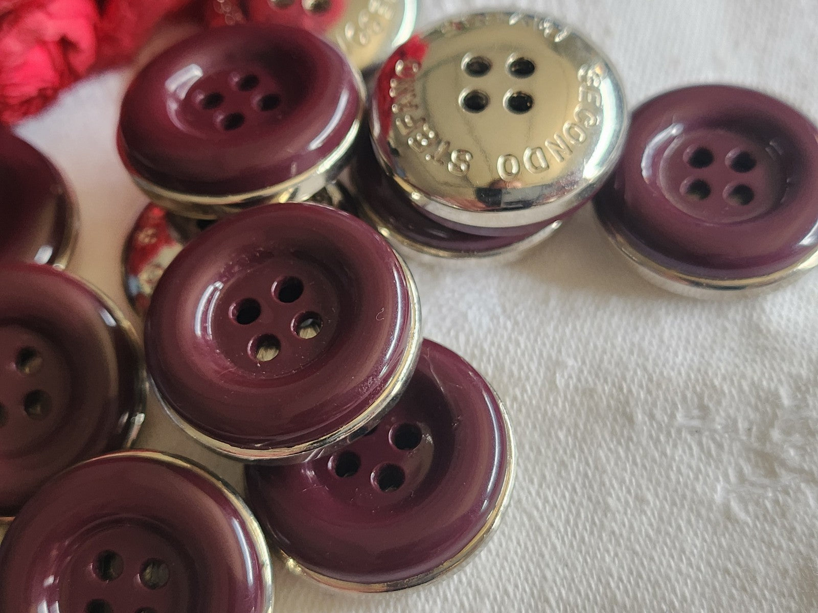 Lot 7 boutons vintage lie de vin argenté 2,3 cm trous épais ref 1240