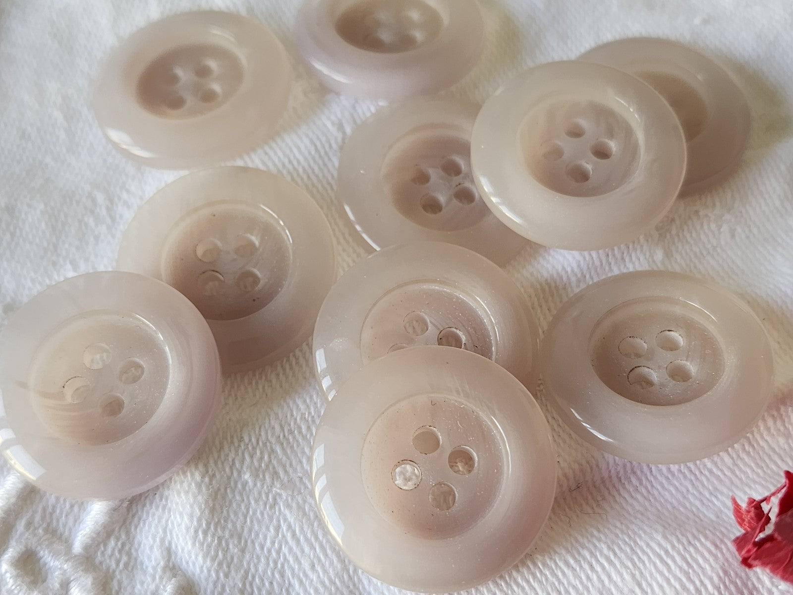 Lot 12 boutons vintage legerement violet trous 2,2 cm ref 3748