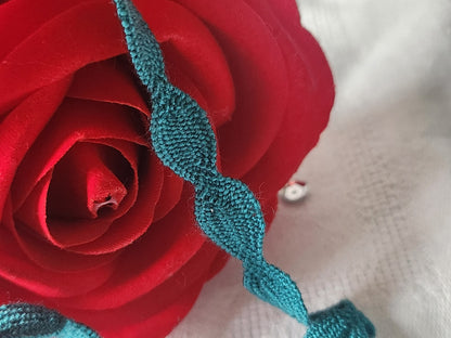 Dentelle galon vintage  bleu coton 3 métres sur 1 cm A1